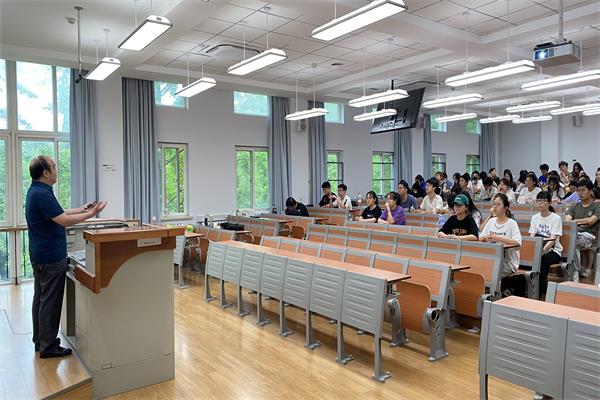 b18e257493af499ebdae4c90ef7fa0d1.jpg 学术交流-刘光哲.jpg