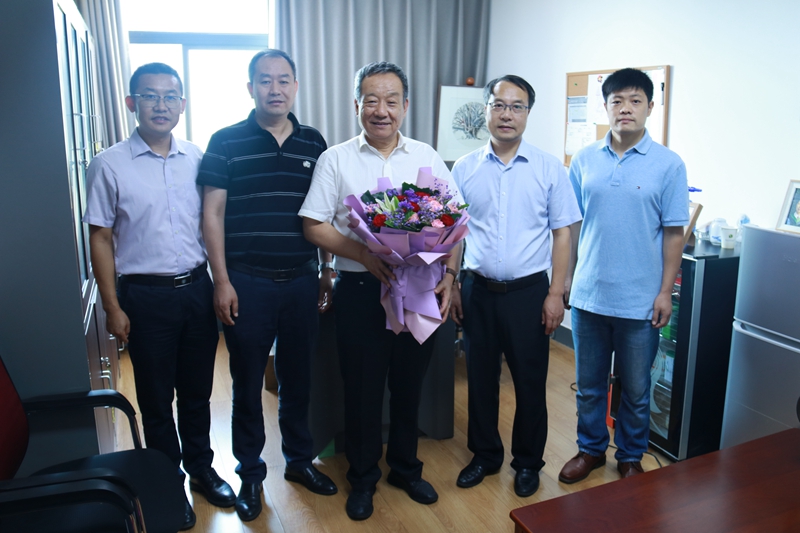 10aea8c95925414592ef257922d6c3bc.jpg 赵忠.jpg