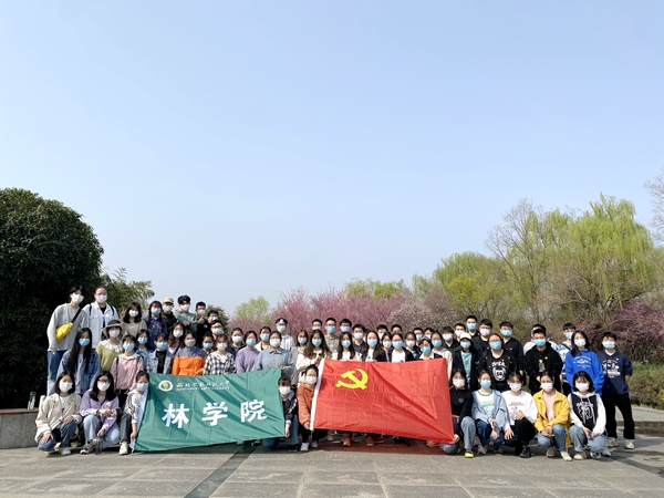 70a1af411b0b41f2999fee1cba2a40a6.jpg 植树节活动1_副本.jpg